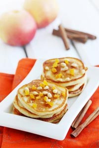 pancakes with cinnamon and apples